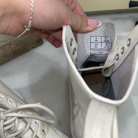 Original white doc martins - Picture 7 of 7